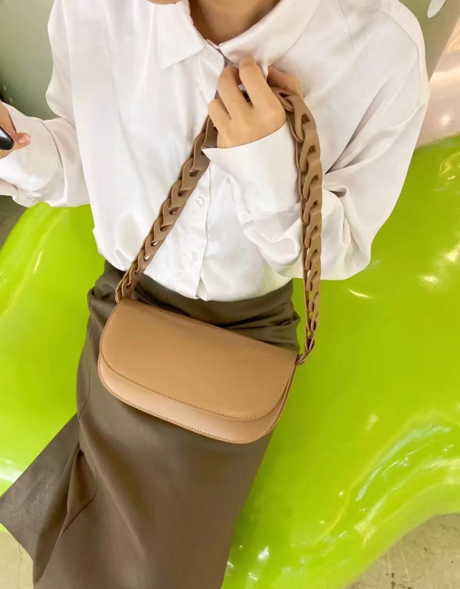 Women's Minimal Braided Shoulder Strap Baguette Bags in Genuine Leather photo review