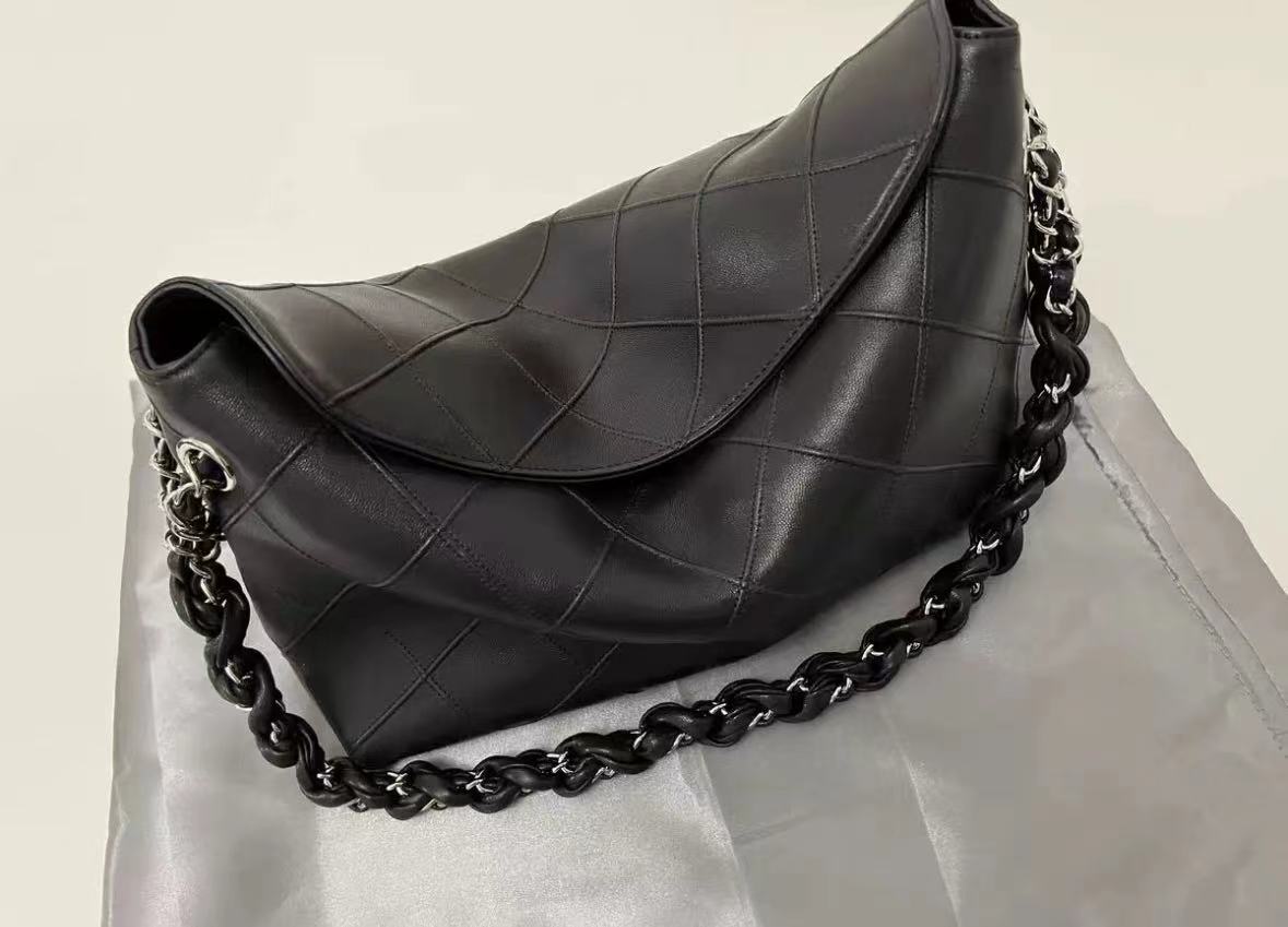 Women's Black Genuine Leather Quilted Chain Hobo Bag photo review