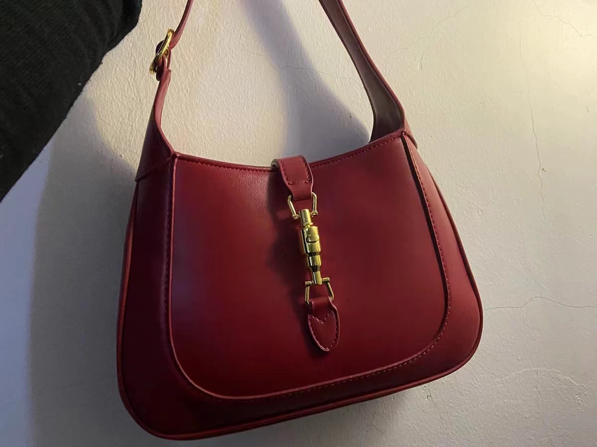 Women's Vintage Genuine Leather Lock Buckle Saddle Shoulder Tote Bag photo review