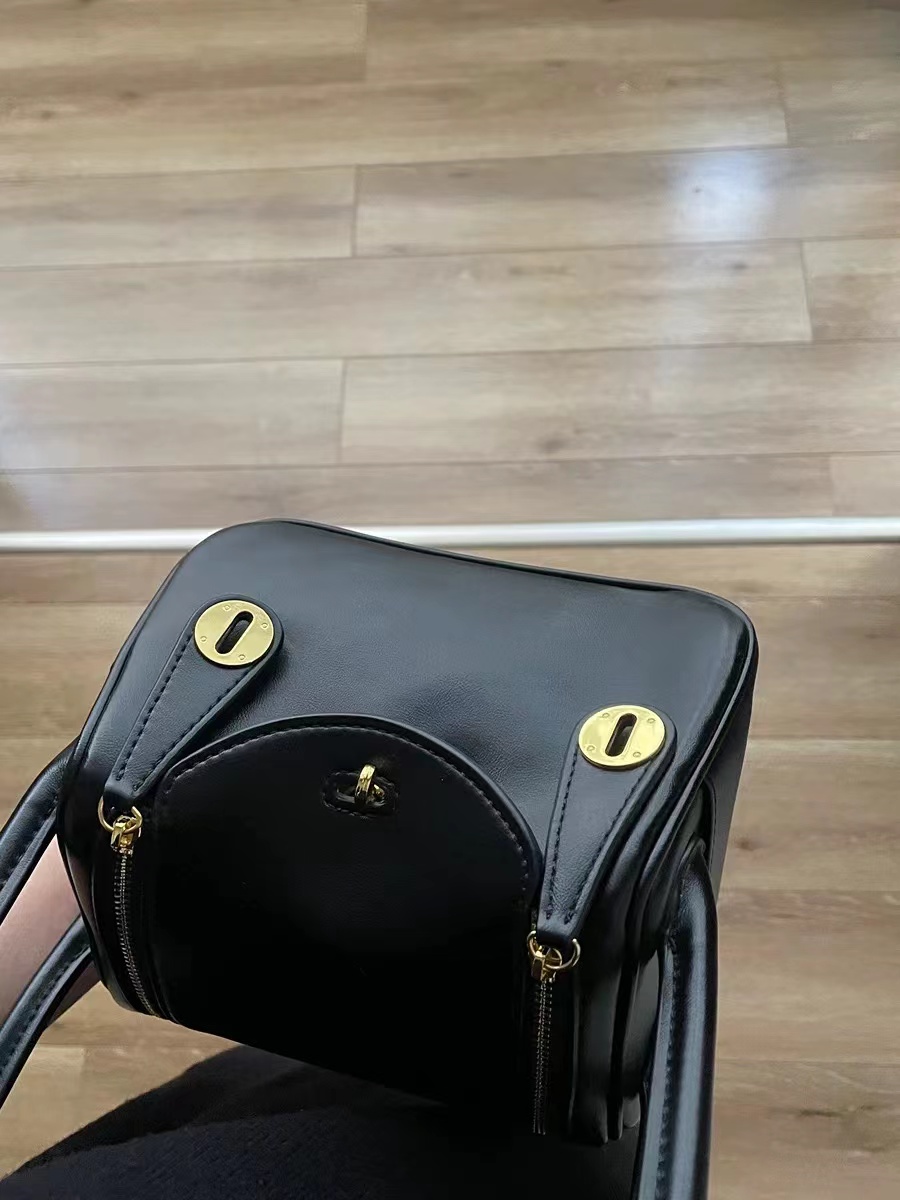 Women's Leather Minimalist Box Crossbody Handbag photo review