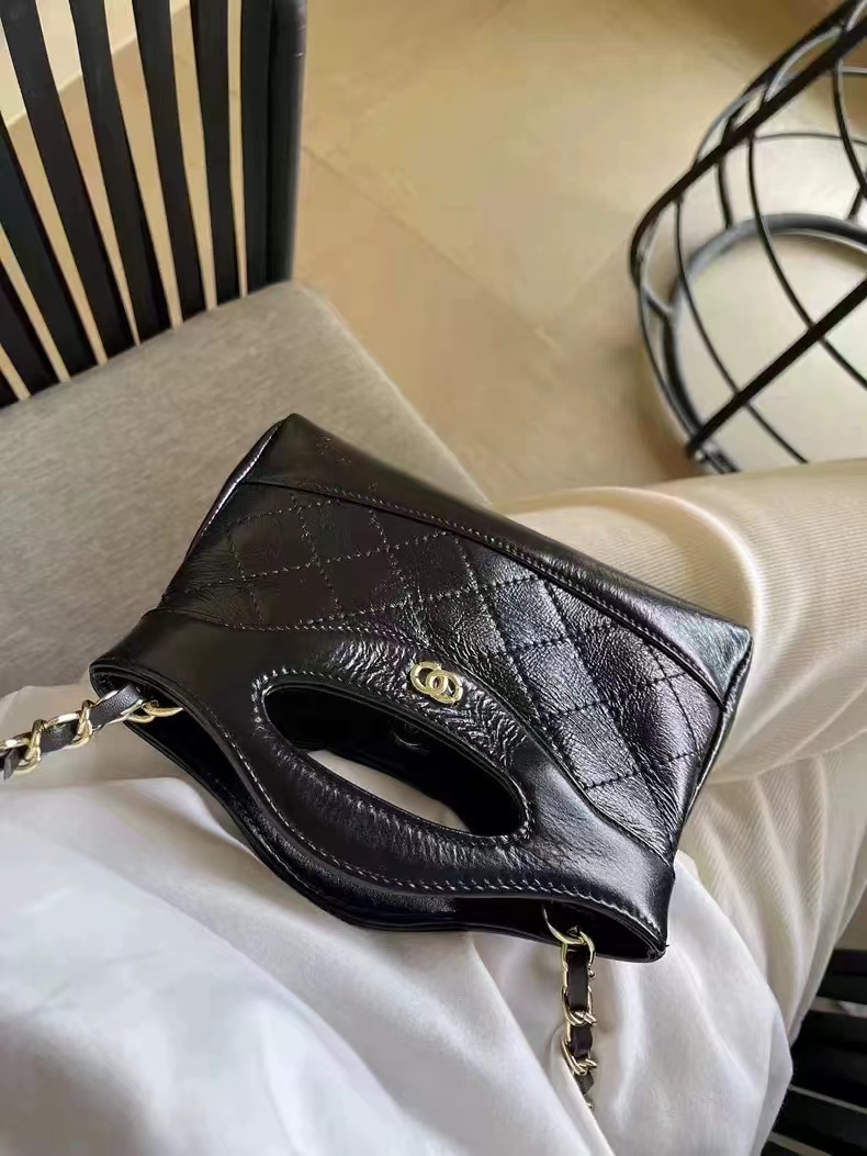 Women's Vintage Quilted Crossbody Chain Handbag in Wax Genuine Leather photo review