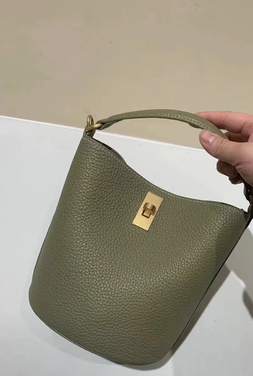 Women's Vintage Minimalist Genuine Leather Lock Buckle Crossbody Bucket Bag photo review
