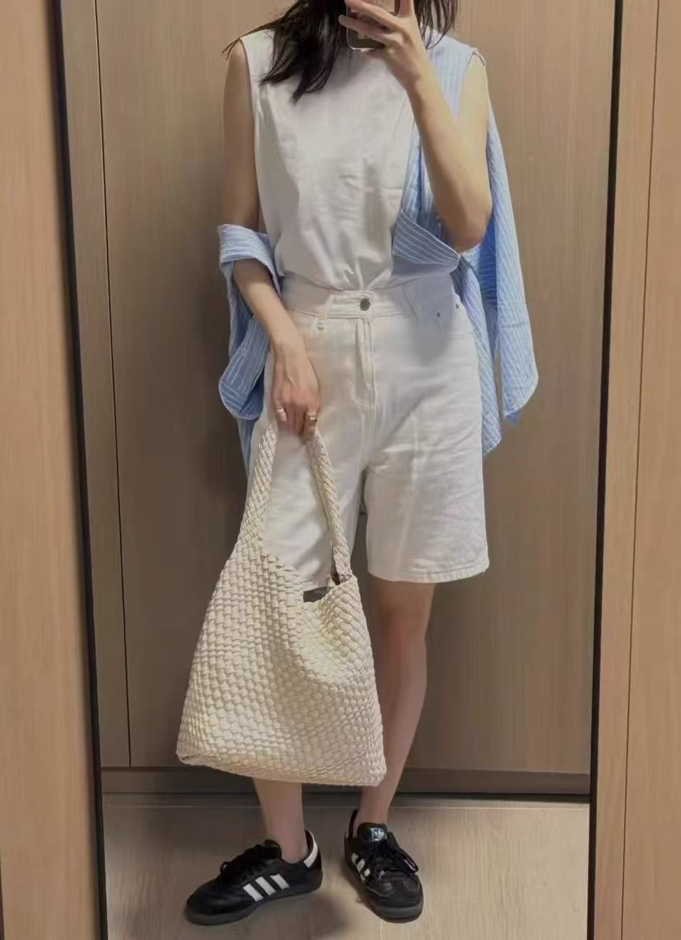 Women's Woven Shoulder Hobo Bag photo review