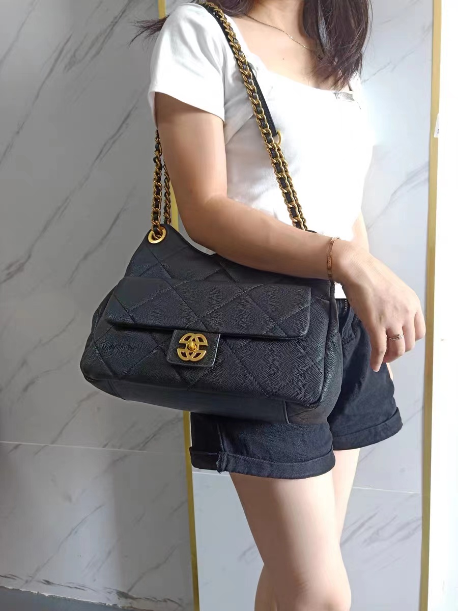 Women's Quilted Black Leather Lock Buckle Crossbody Chain Shoulder Bag photo review