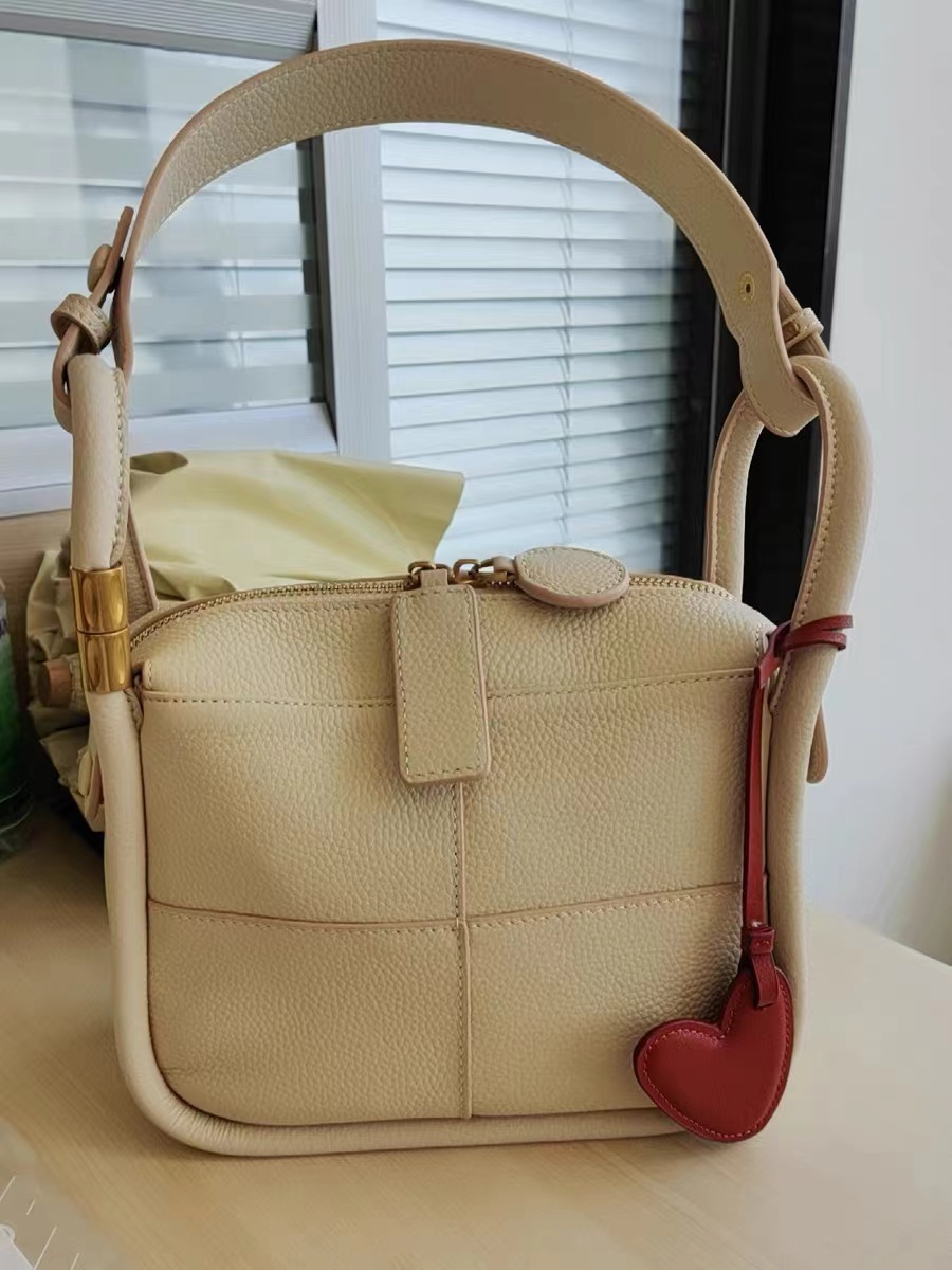 Women's Full Grain Cowhide Leather Box Bag photo review