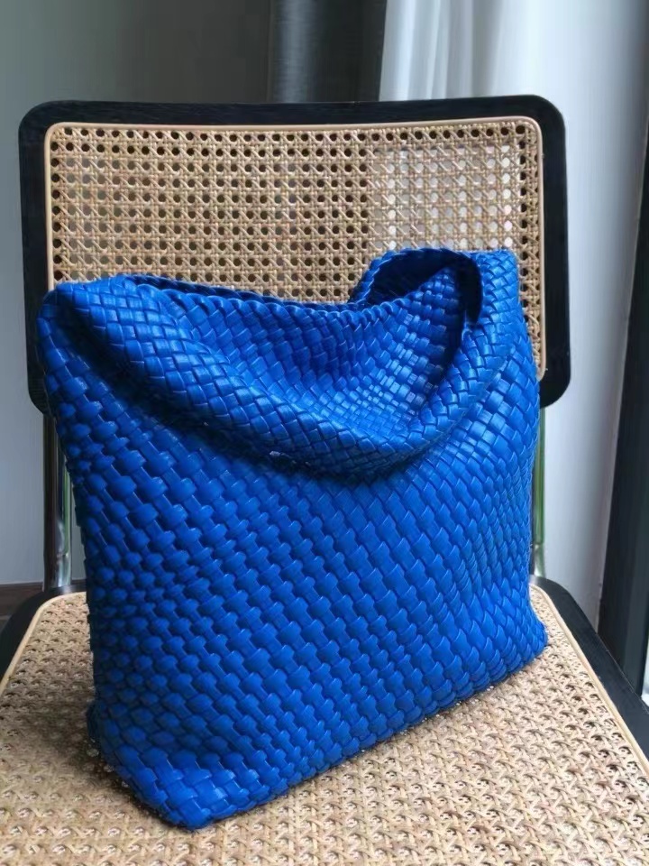 Women's Woven Bucket Shoulder Tote Bag photo review