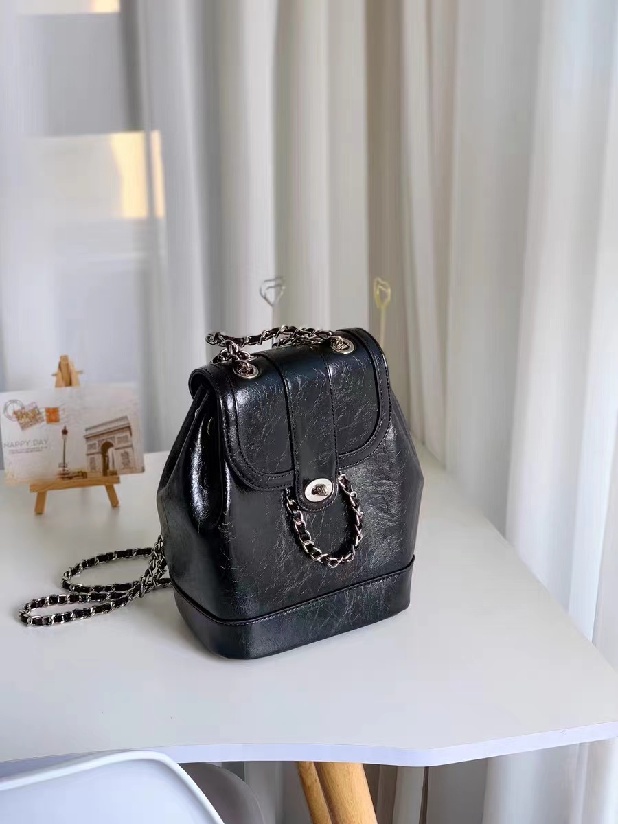 Women's Vintage Genuine Leather Backpack with Iron Chain Strap photo review