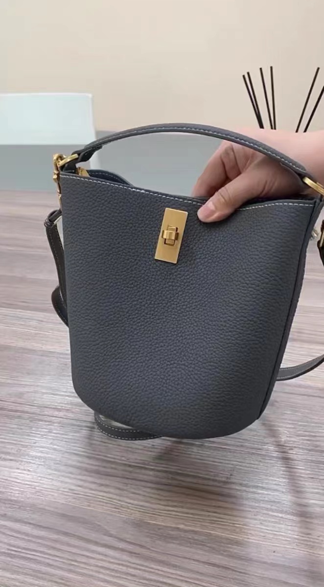Women's Vintage Minimalist Genuine Leather Lock Buckle Crossbody Bucket Bag photo review