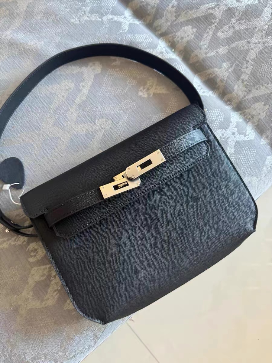 Women's Genuine Leather Lock Crossbody Shoulder Baguette Bag In Minimalist photo review