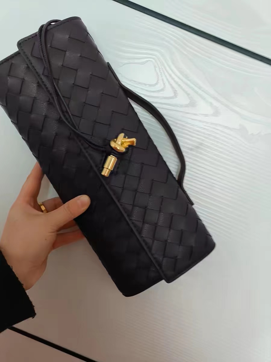 Women's Minimalist Woven Genuine Leather Crossbody Baguette Handbags photo review
