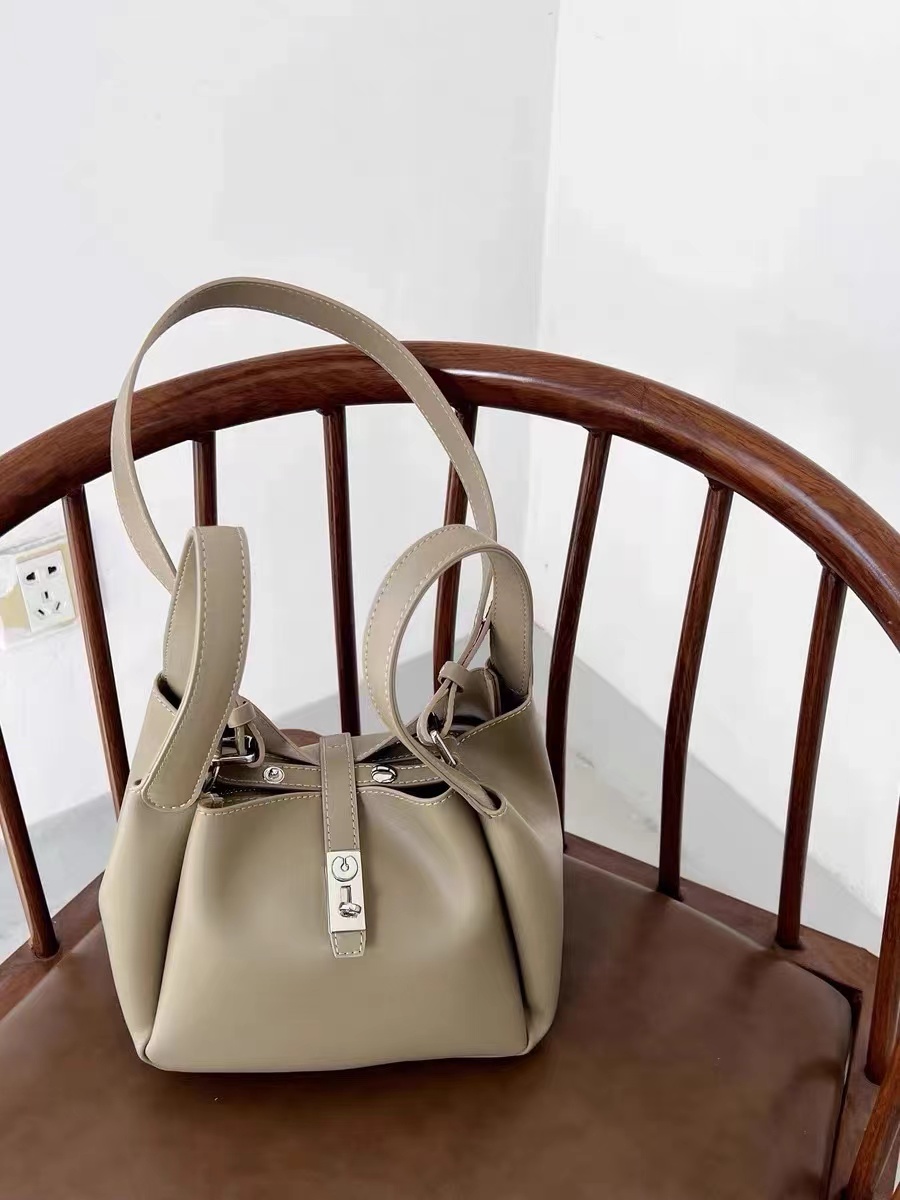 Women's Genuine Leather Minimalist Lock Bucket Bag photo review