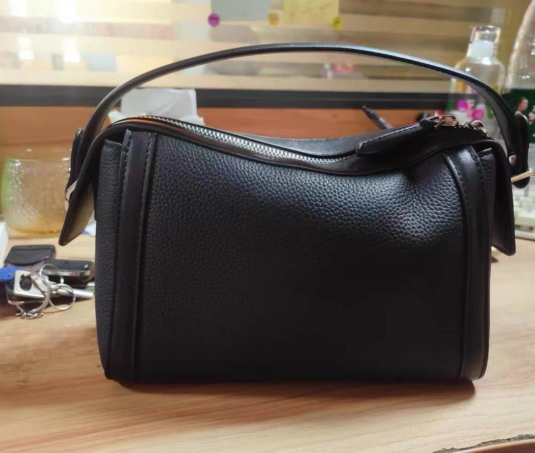 Damen Echtes Leder Vintage kissenförmige Crossbody Handtasche photo review