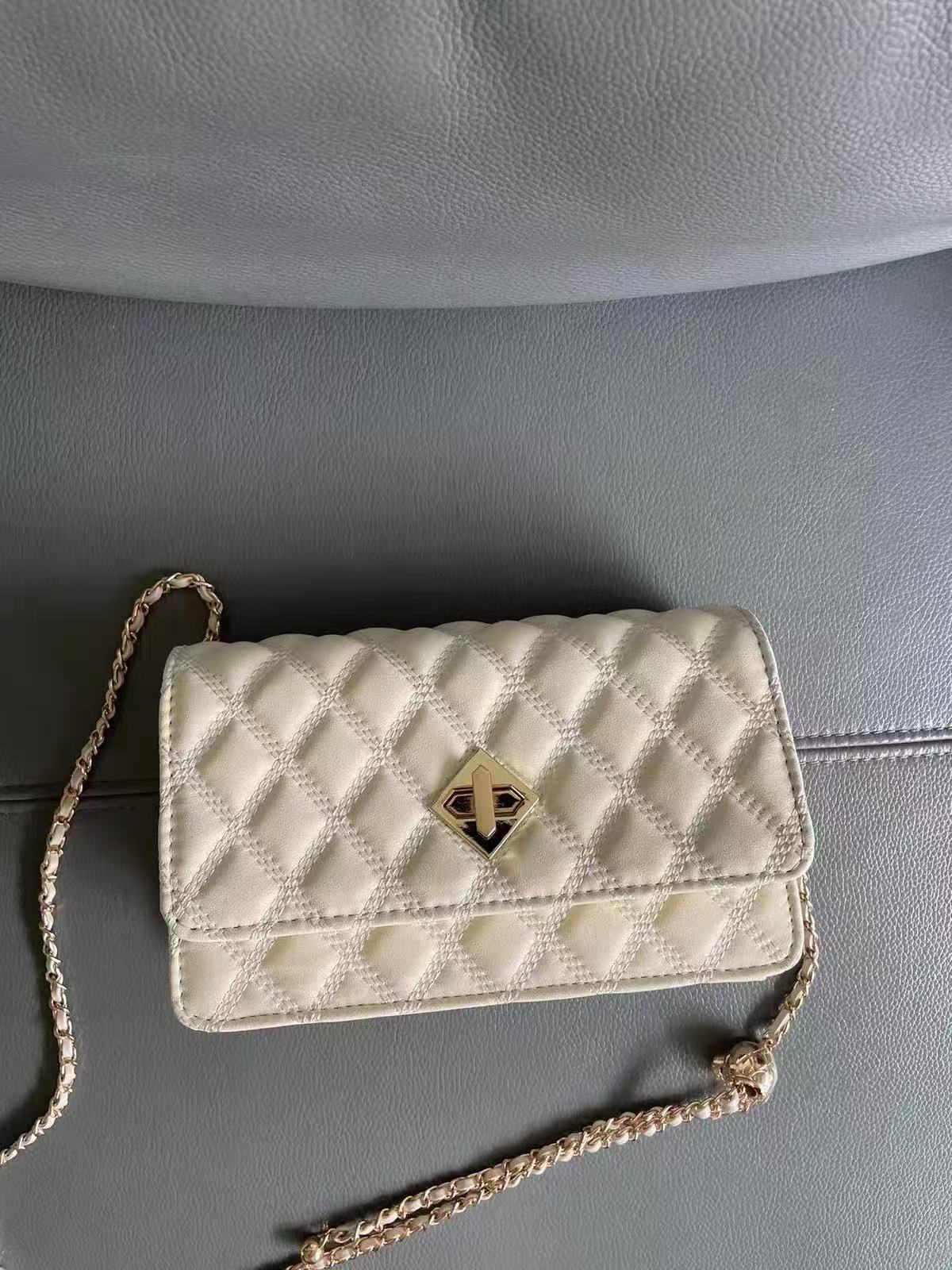 Women's Quilted Genuine Leather Lock Chain Crossbody Bag photo review