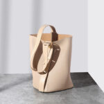 Sac à bandoulière minimaliste en cuir véritable beige pour femmes