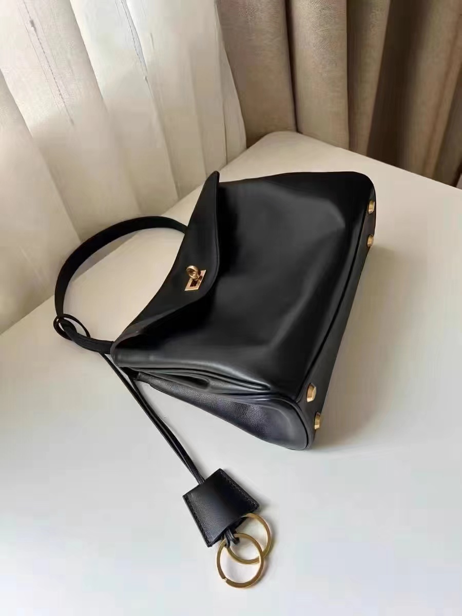 Women's Black Leather Lock Crossbody Shoulder Bag photo review