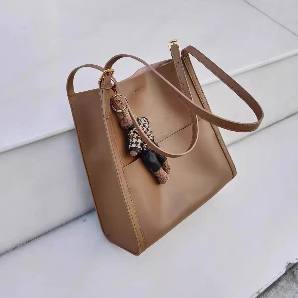 Women's Minimal Square Tote in Genuine Leather photo review