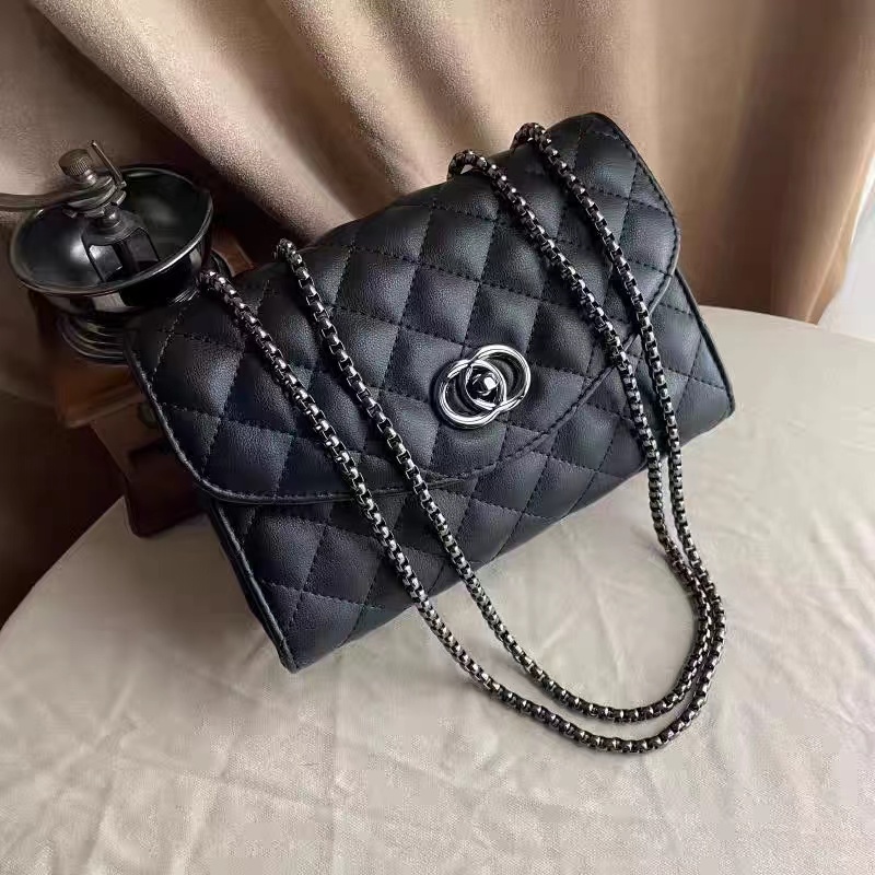 Women's Quilted Genuine Leather Rotating Lock Chain Shoulder Crossbody Bag photo review