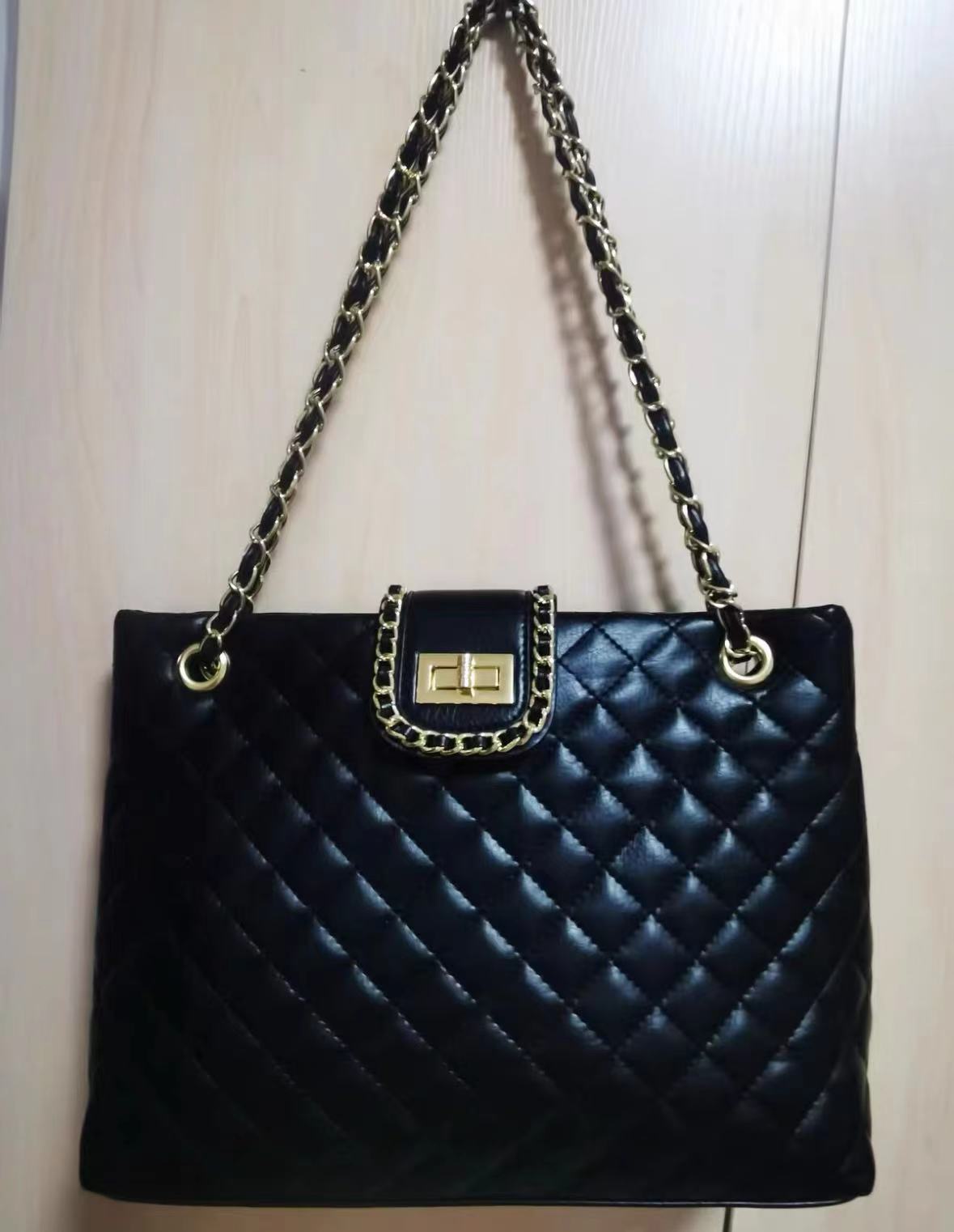 Chains Quilted Square Tote aus Veganleder für Damen photo review