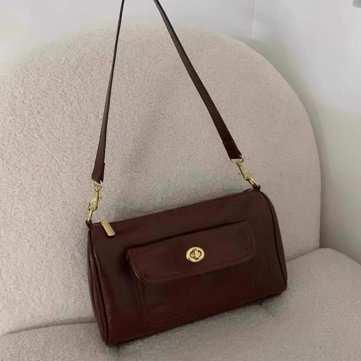 Women's Minimalist Vintage Genuine Leather Zipper Twist Lock Crossbody Baguette Bag photo review