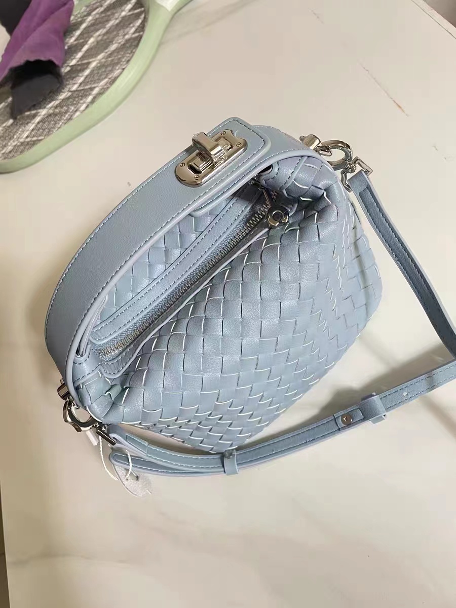 Women's Minimalist Woven Genuine Leather Crossbody Handbag photo review