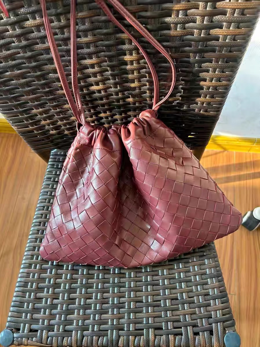 Women's Vintage Woven Leather Drawstring Cloud Crossbody Bag photo review