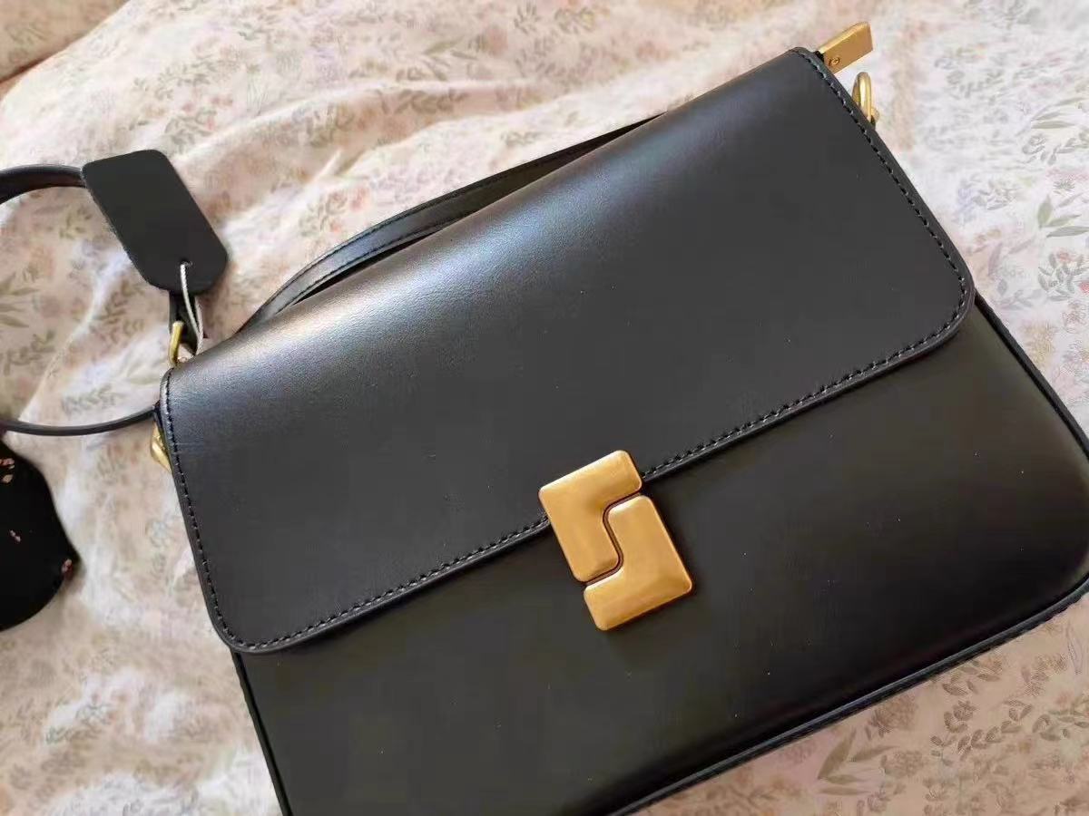 Women's Minimalist Leather Crossbody Shoulder Bag with Magnetic Closure photo review