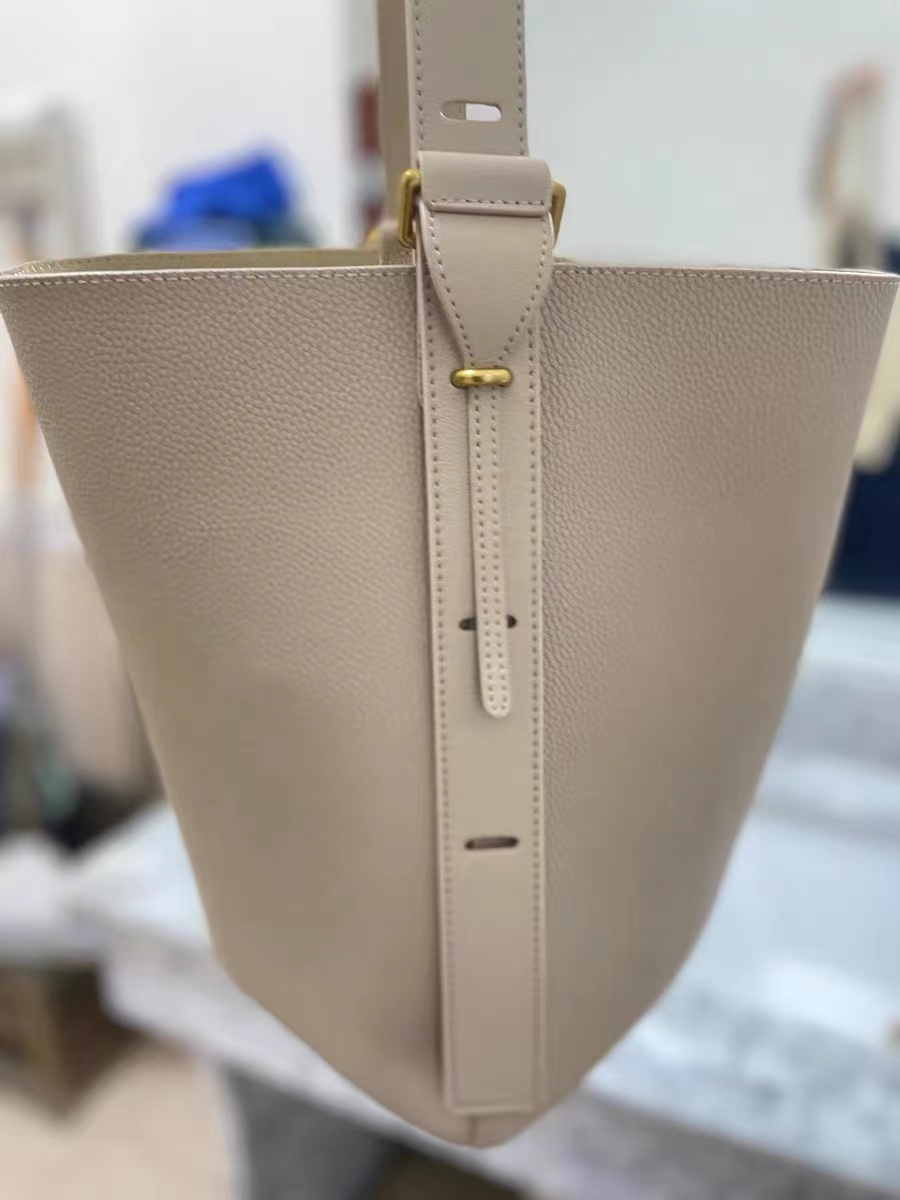 Beige Echtes Leder Minimalistische Damen Crossbody Eimer Tasche photo review