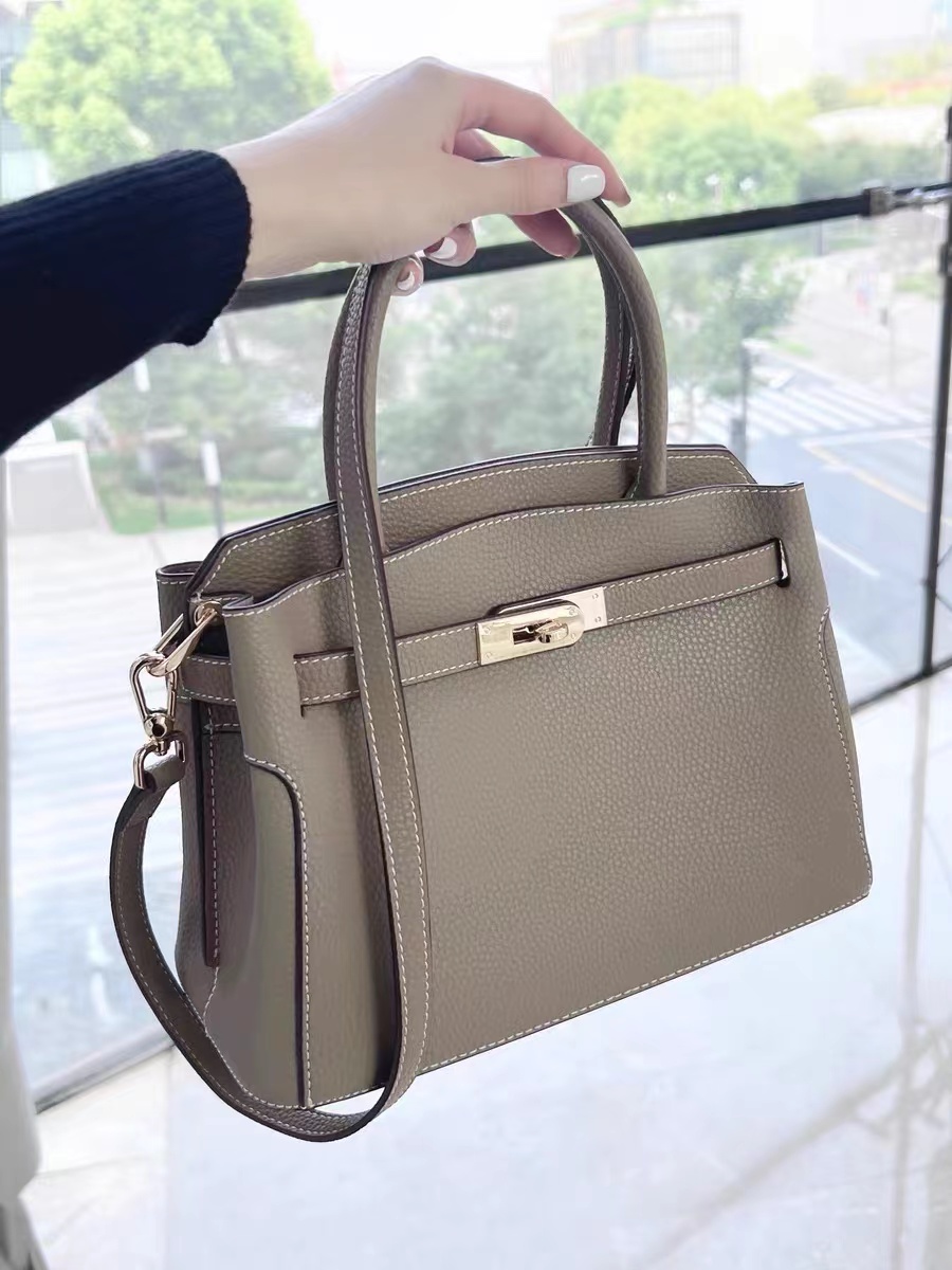 Women's Minimalist Genuine Leather Lock Clasp Crossbody Top Hand Bag photo review