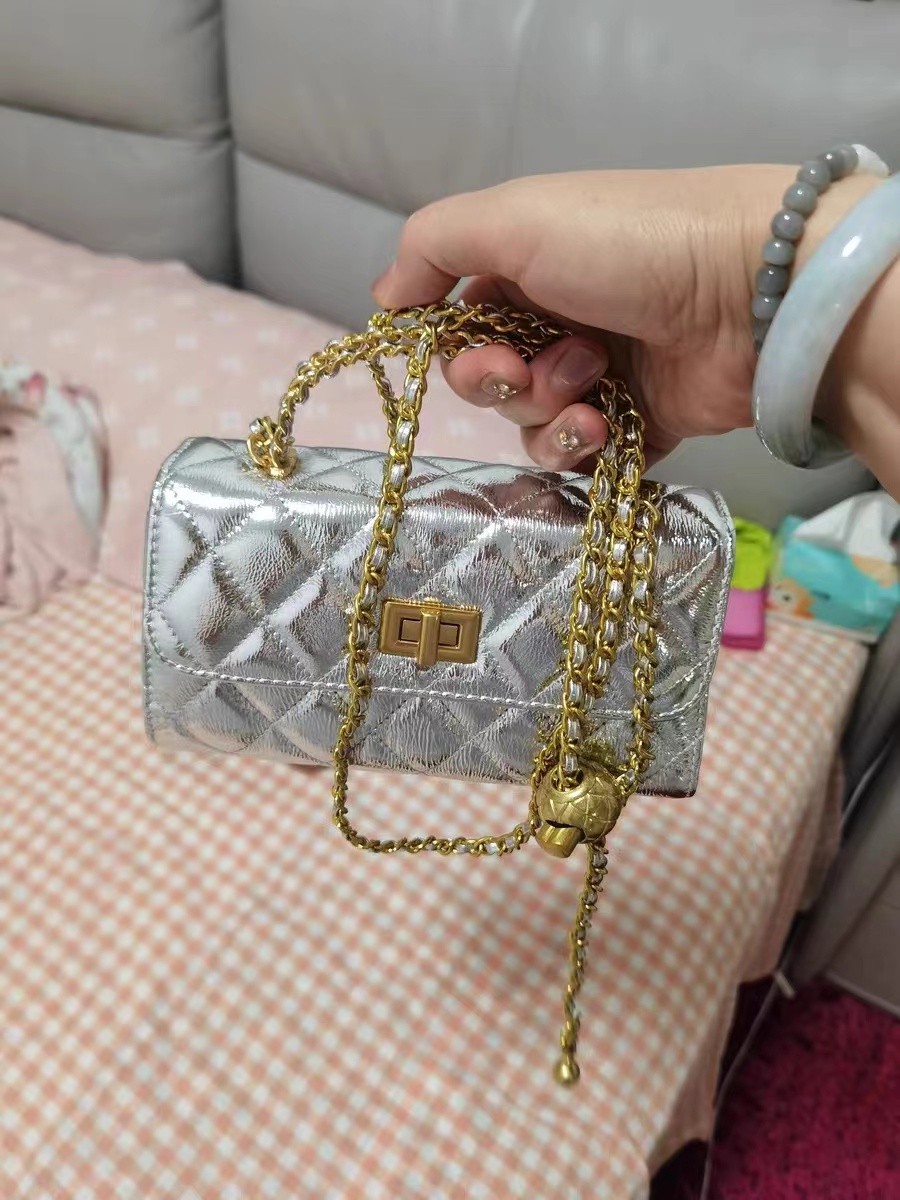 Women's Silver Quilted Leather Vintage Chain Handle Bag photo review