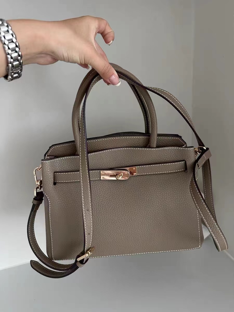 Women's Minimalist Genuine Leather Lock Clasp Crossbody Top Hand Bag photo review