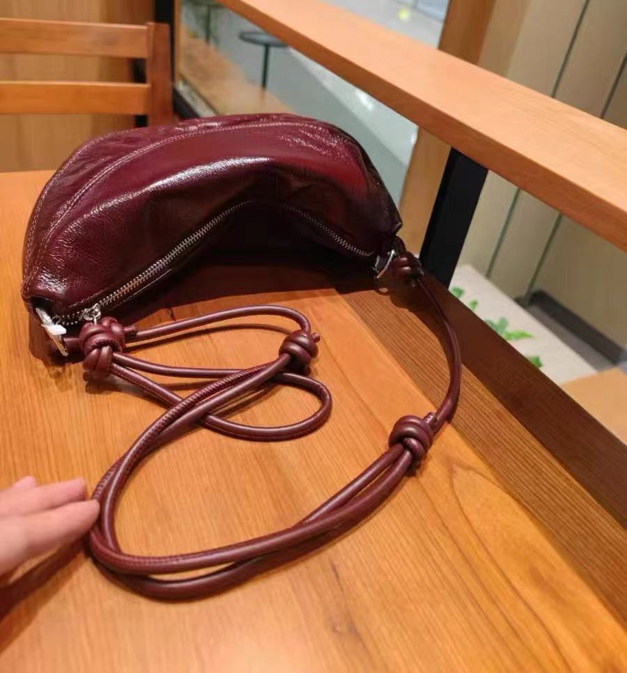 Women's Minimalist Genuine Leather Zipper Pea-Shaped Crossbody Shoulder Bag photo review