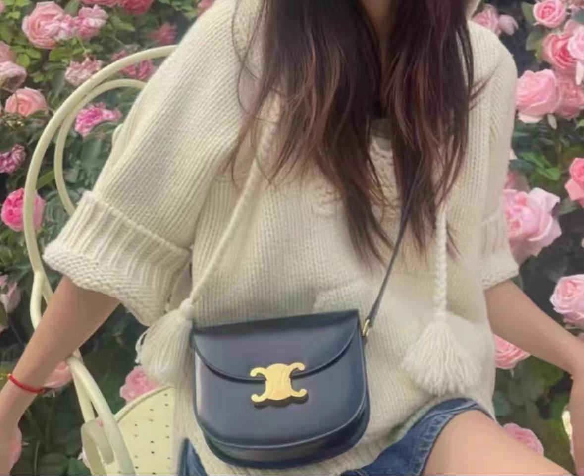 Women's Buckle Shoulder Saddle Bags in Genuine Leather photo review