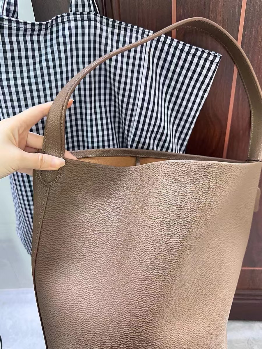 Women's Genuine Leather Shoulder Bucket Bag With Minimalist photo review