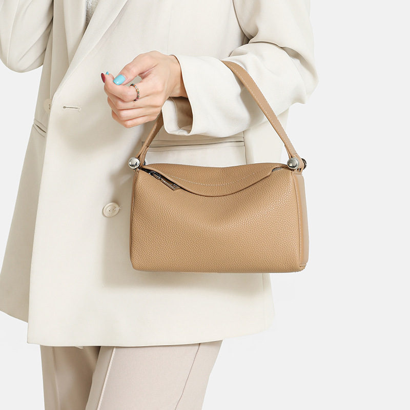 Sac à bandoulière minimaliste en cuir en forme d'oreiller pour femmes