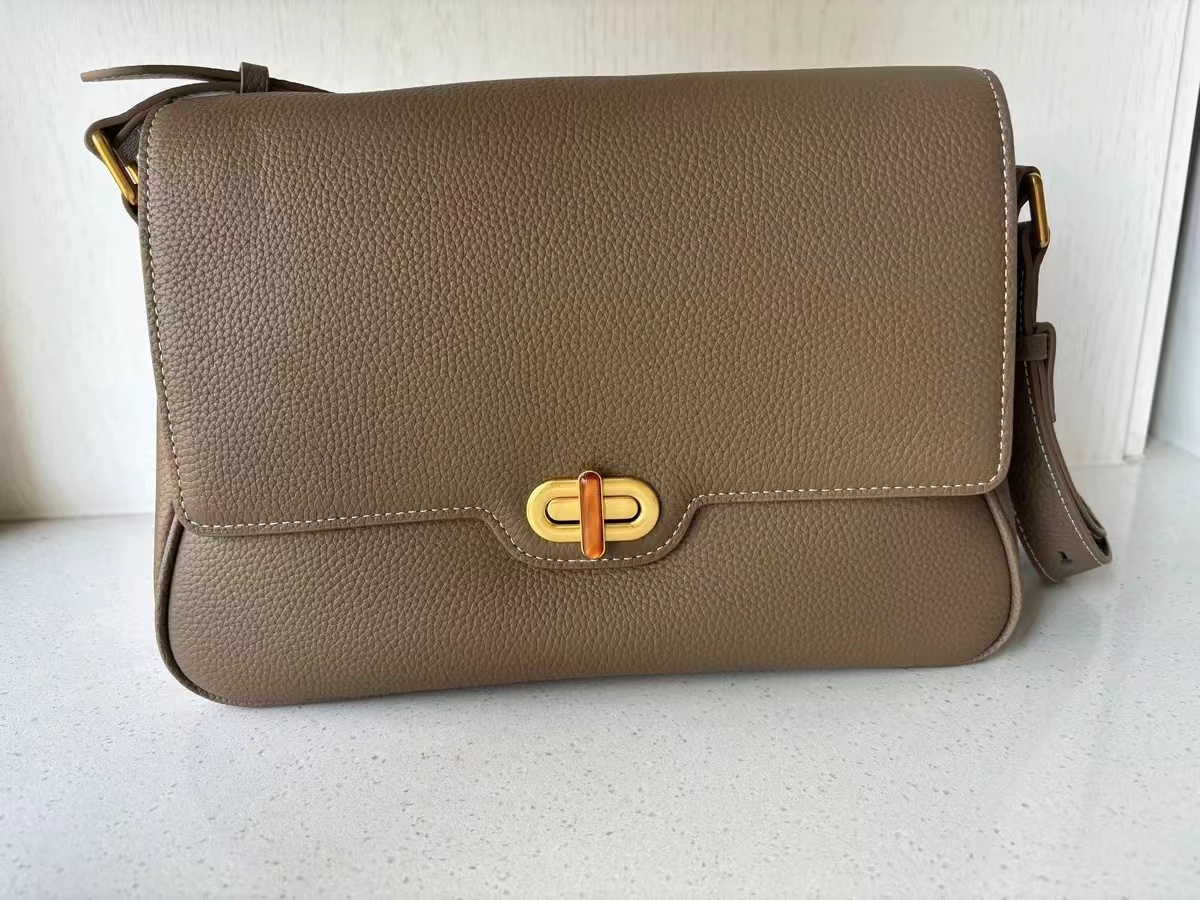 Damen Echtleder Vintage Klappe Schloss Crossbody Umhängetaschen photo review