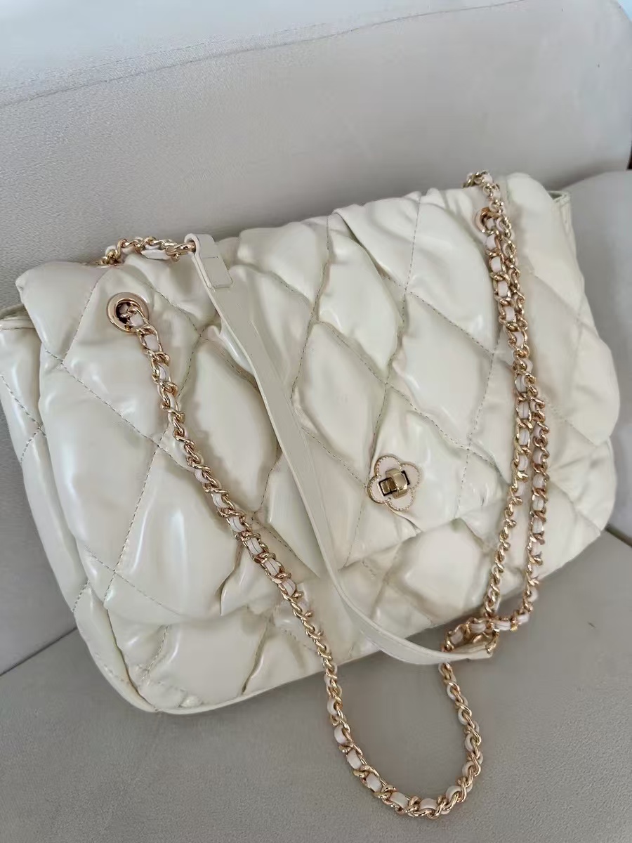 Women's Quilted Chain Strap Pleated Crossbody Bag photo review