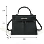 Minimalistische Damen Tasche aus echtem Leder mit zwei Reißverschlusstaschen und Verschluss am oberen Griff