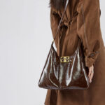 Women's Vintage Oil Wax Genuine Leather Clasp Accent Hobo Bag