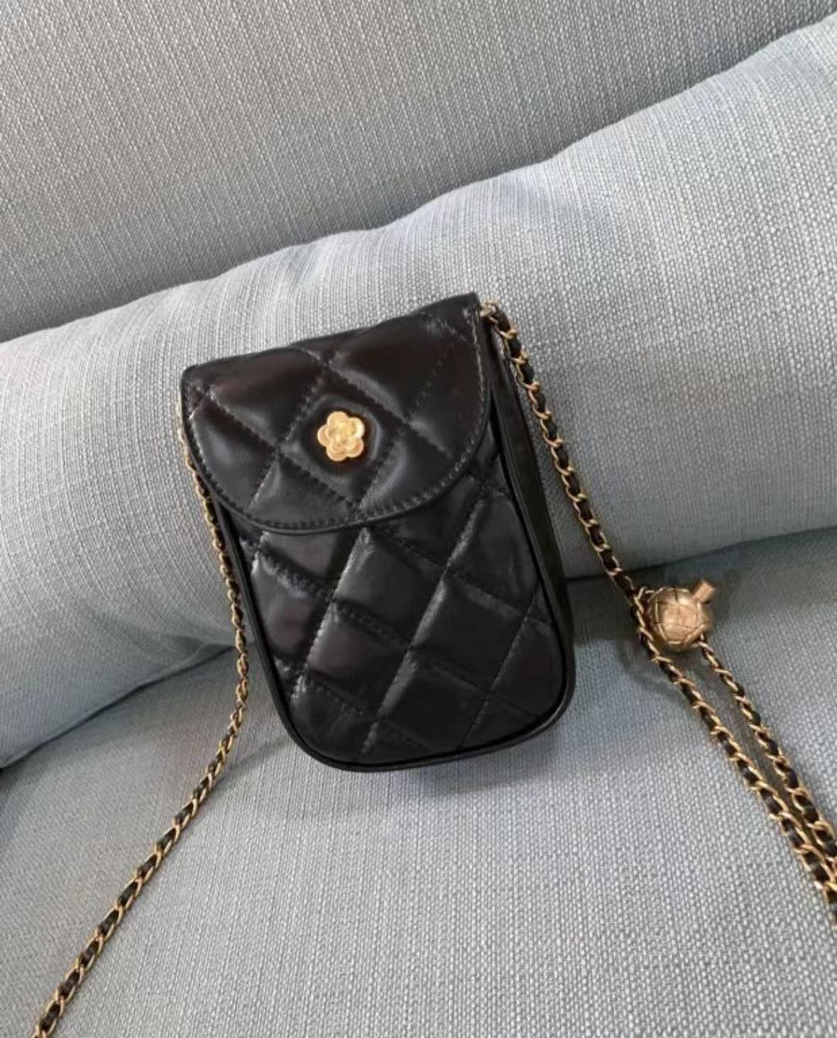 Women's Quilted Chains Crossbody Phone Purse in Genuine Leather photo review