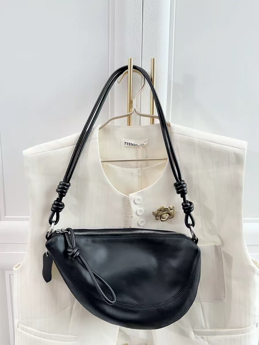 Minimalistische Damen Crossbody Satteltasche aus echtem Leder mit Reißverschluss photo review