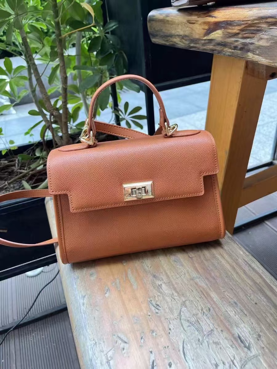 Sac à main en cuir vintage avec fermoir et poignée supérieure photo review