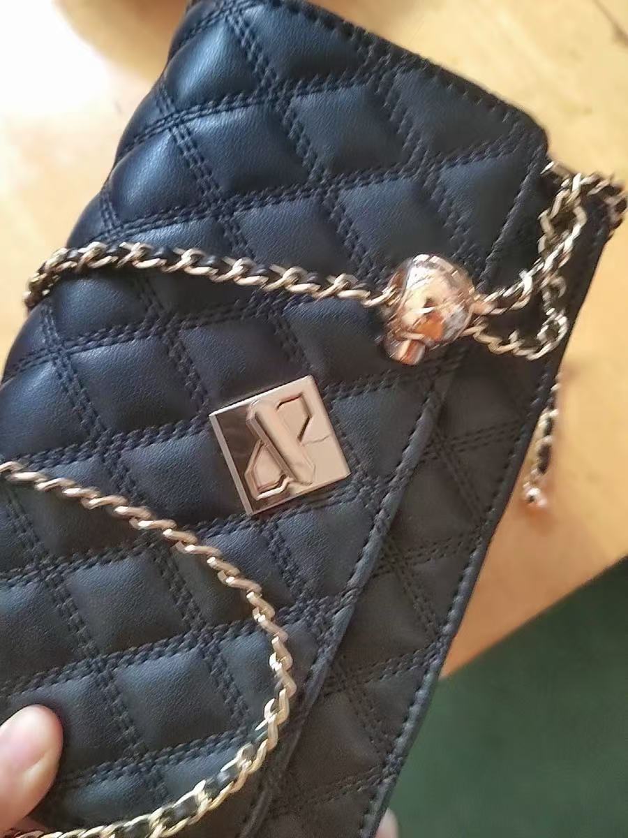 Sac à bandoulière matelassé en cuir véritable avec chaîne de verrouillage pour femmes photo review