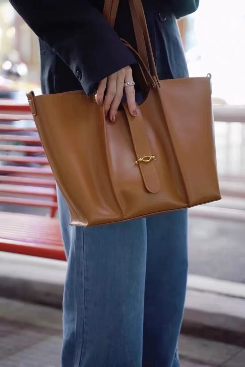 Minimalistische Tote-Taschen aus echtem Leder für Frauen photo review