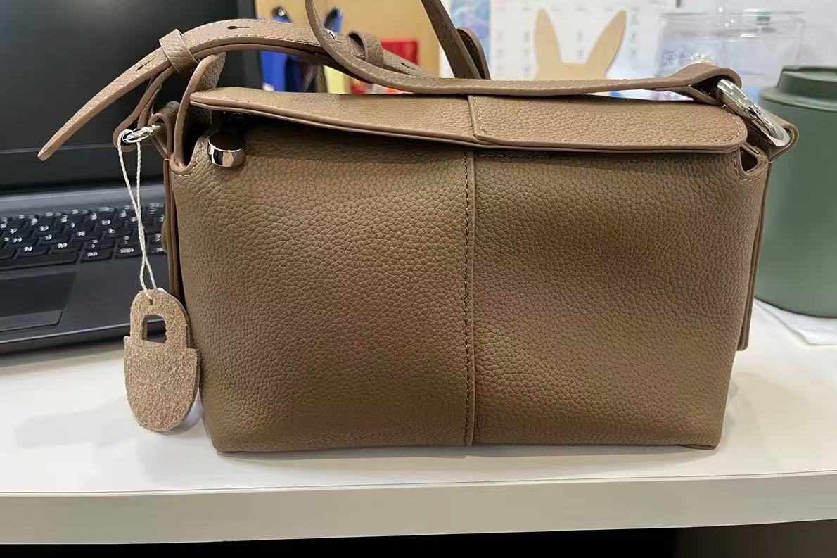 Minimalistische Damen Leder Magnetverschluss Kissen Schulter Umhängetasche photo review
