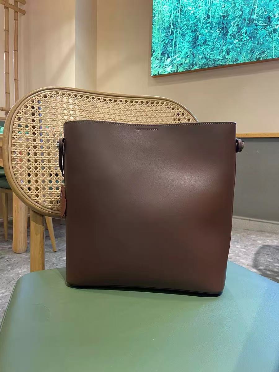 Women's Minimalist Magnetic Closure Shoulder Bags In Genuine Leather photo review