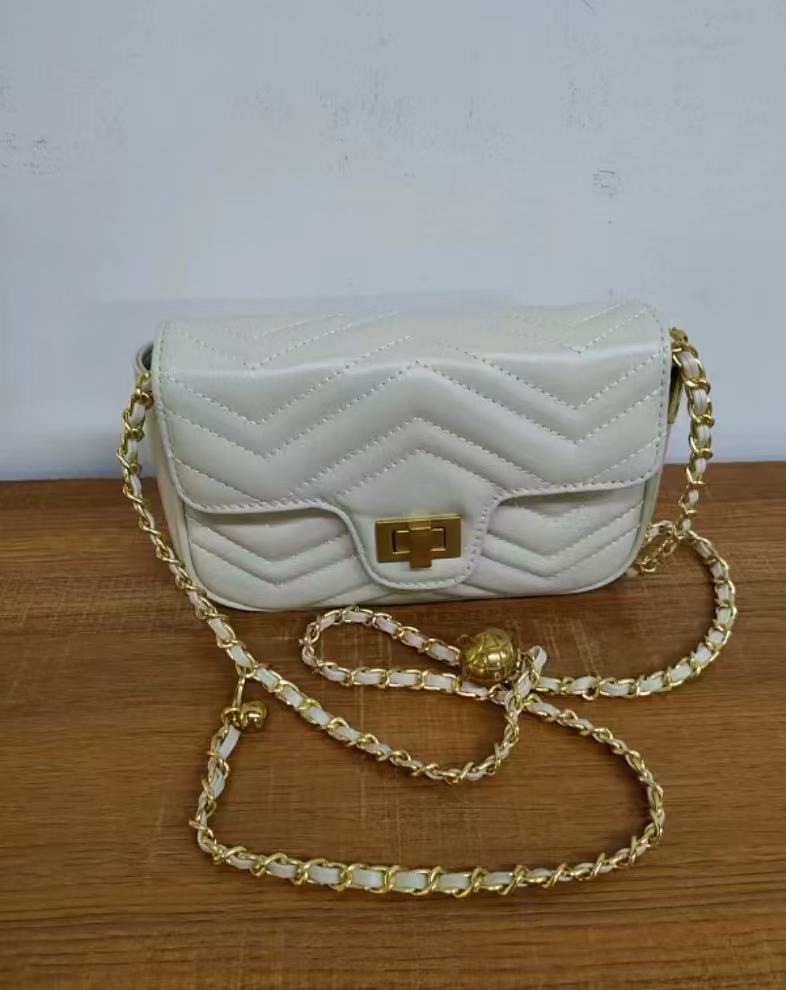 Damen Leder gesteppte Kette Crossbody Tasche photo review