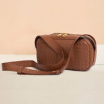 Sac à bandoulière en cuir véritable tissé en forme d'oreiller pour femmes