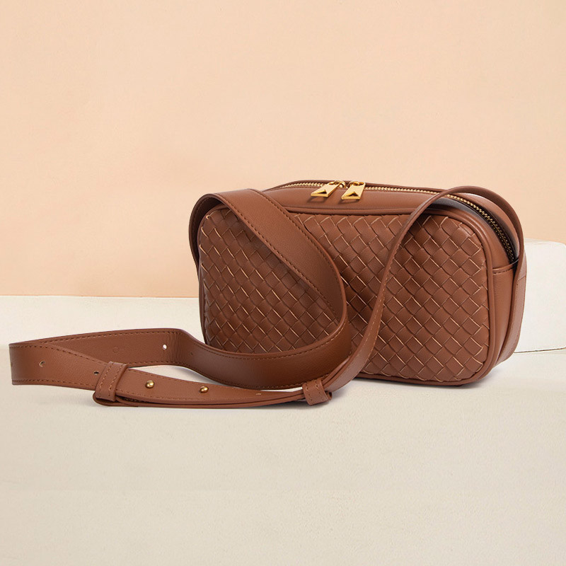 Sac à bandoulière en cuir véritable tissé en forme d'oreiller pour femmes