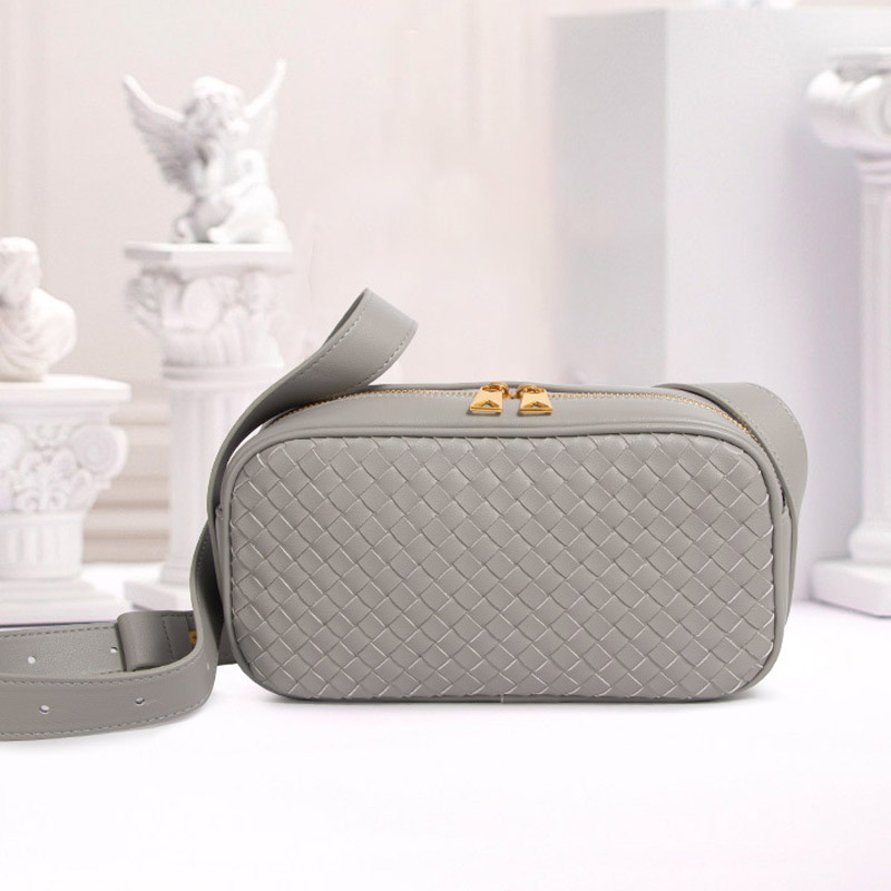 Sac à bandoulière en cuir véritable tissé en forme d'oreiller pour femmes