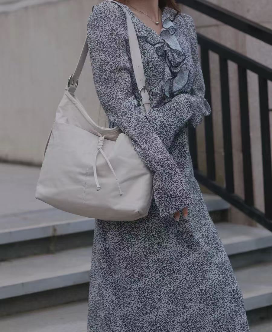 Minimalistische Damen-Echtleder-Schultertasche Hobo Bag photo review